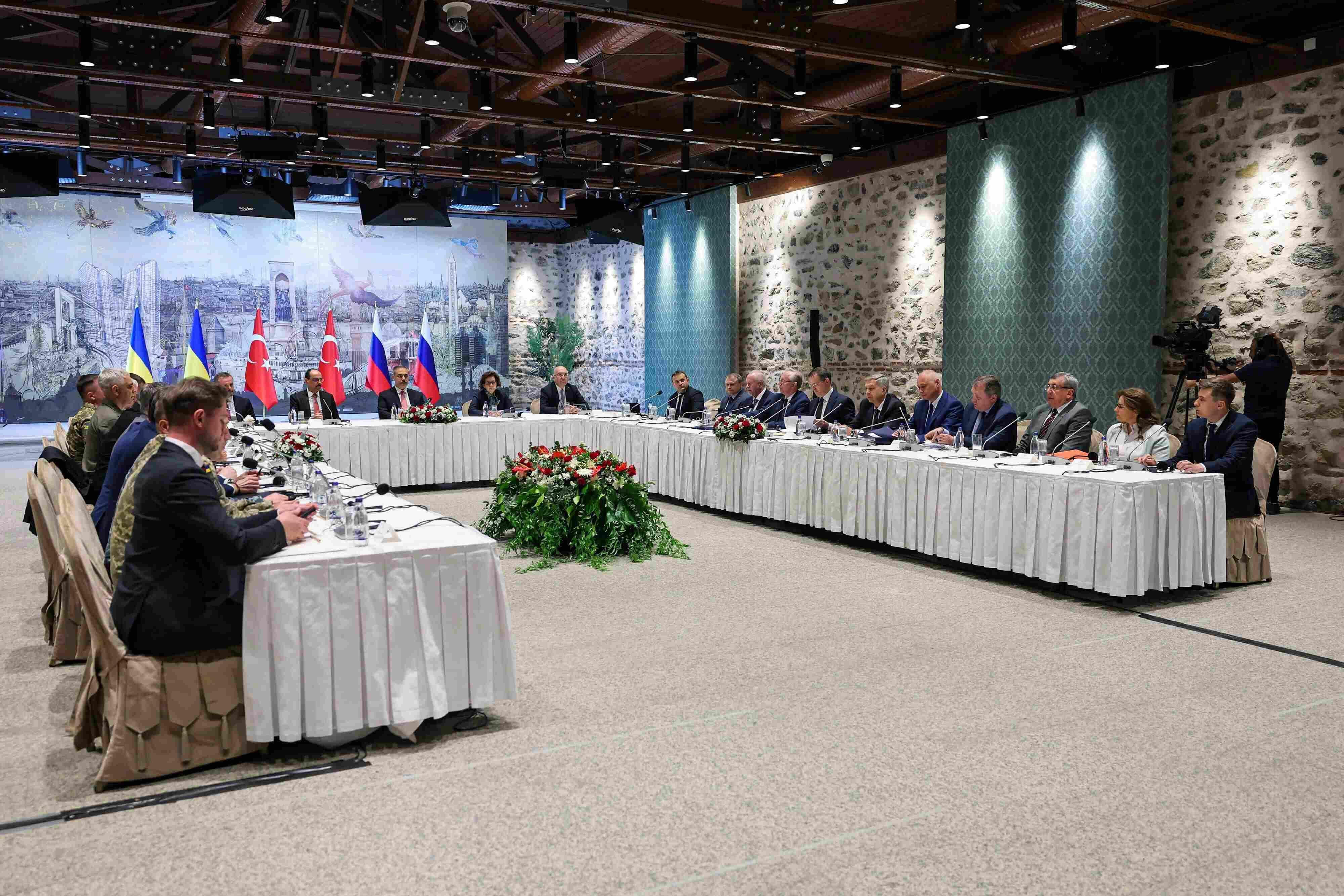 Russia proposes new peace talks in Istanbul, Ukraine demands terms upfront