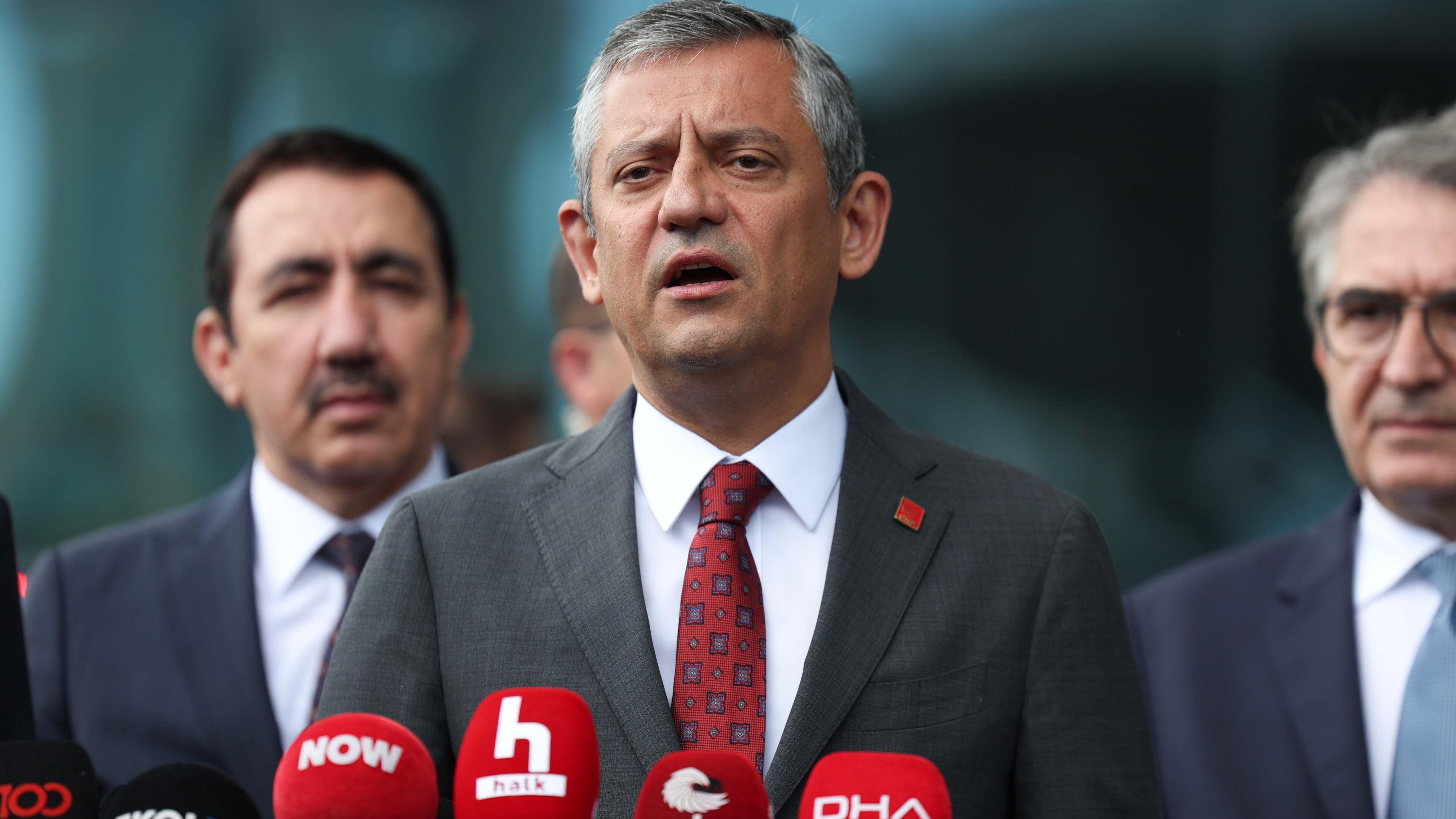 Özel urges interim wage hike in visits to unions