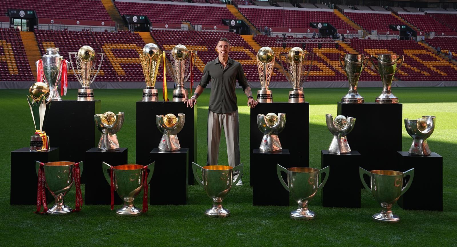 Legend Muslera bids farewell to Galatasaray after 551 appearances