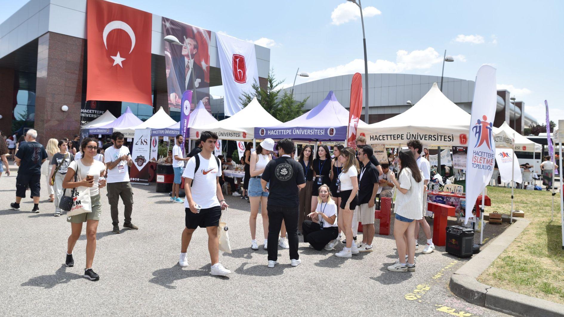 Türkiye nears OECD average in higher education attainment