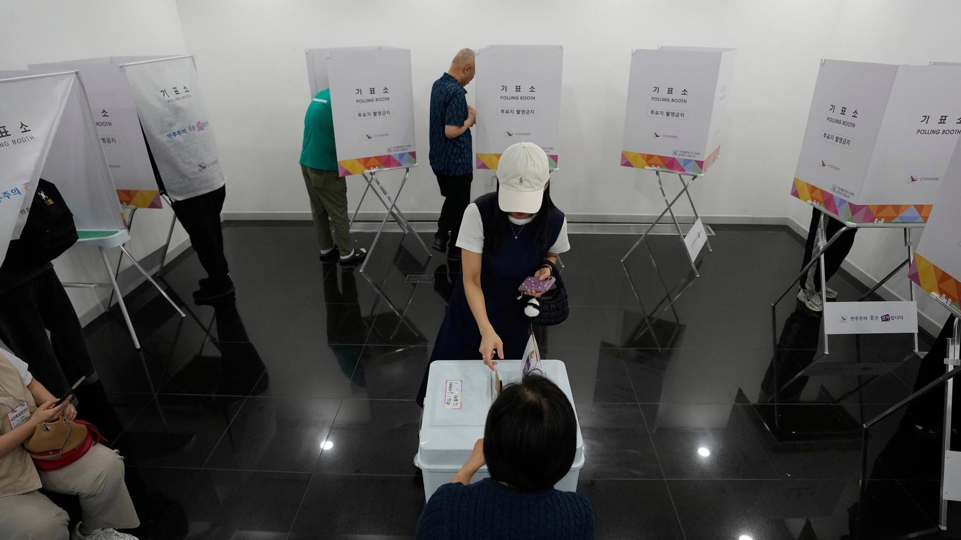 Early voting ends for South Korea election triggered by martial law