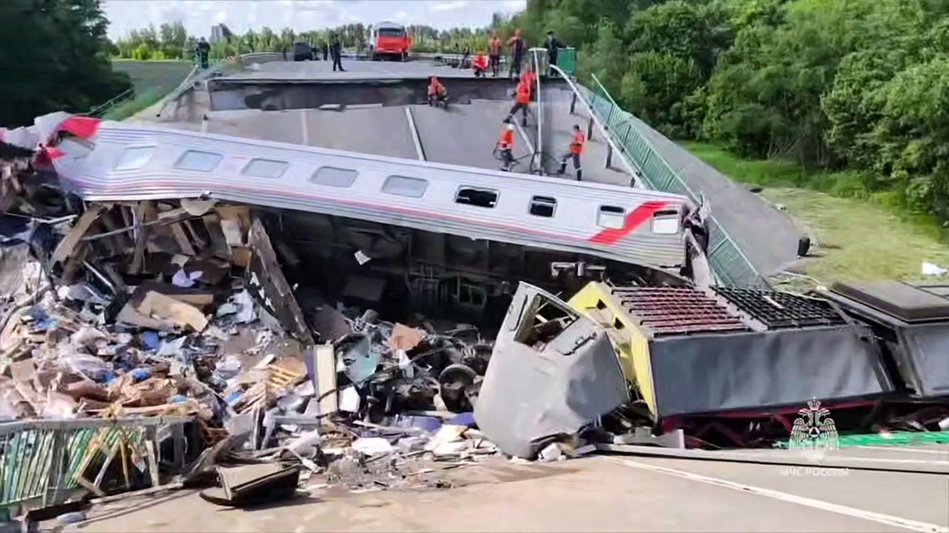 Two bridges in Russia collapse in blasts, 7 dead