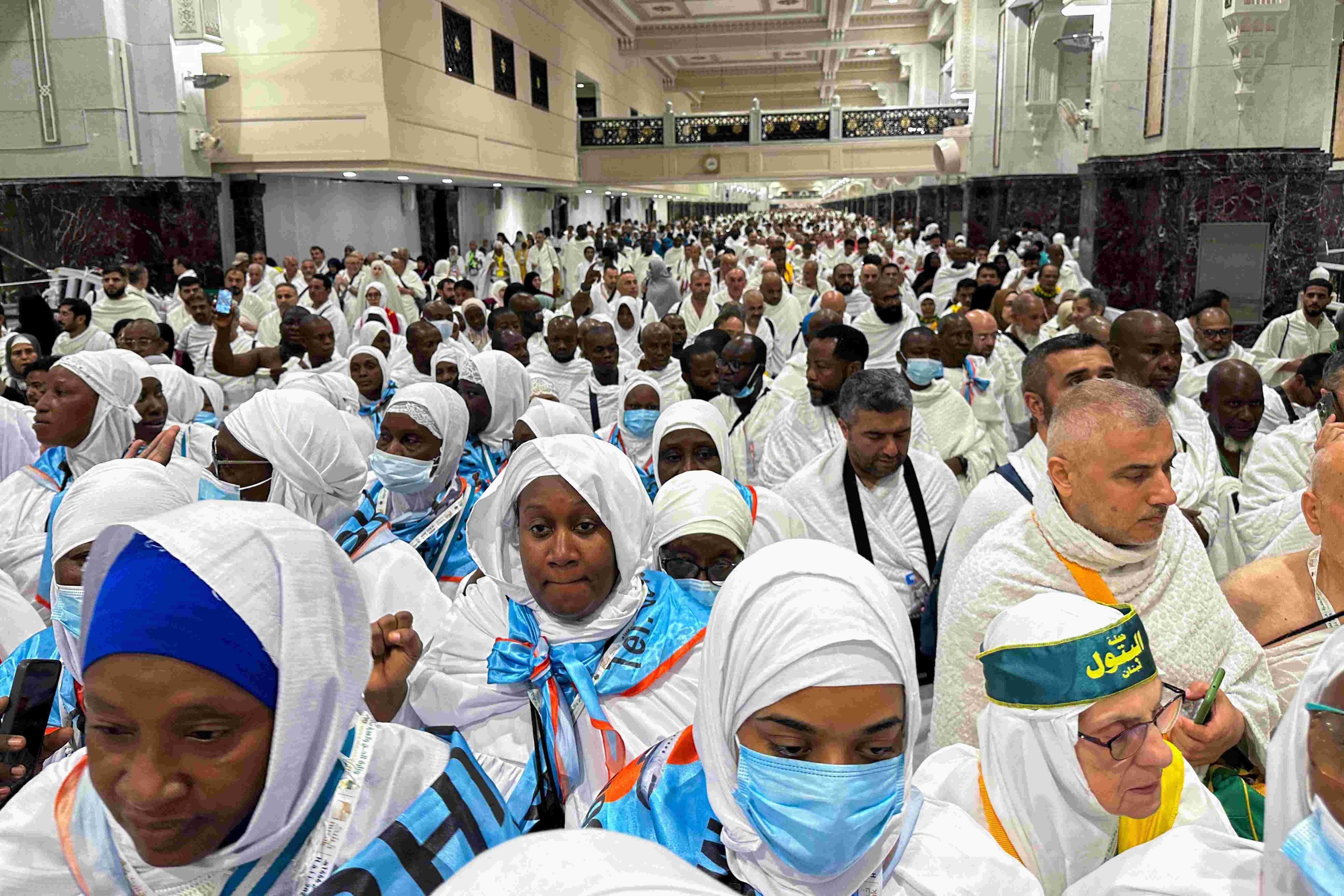 Hajj pilgrims gather in Mecca under scorching desert sun