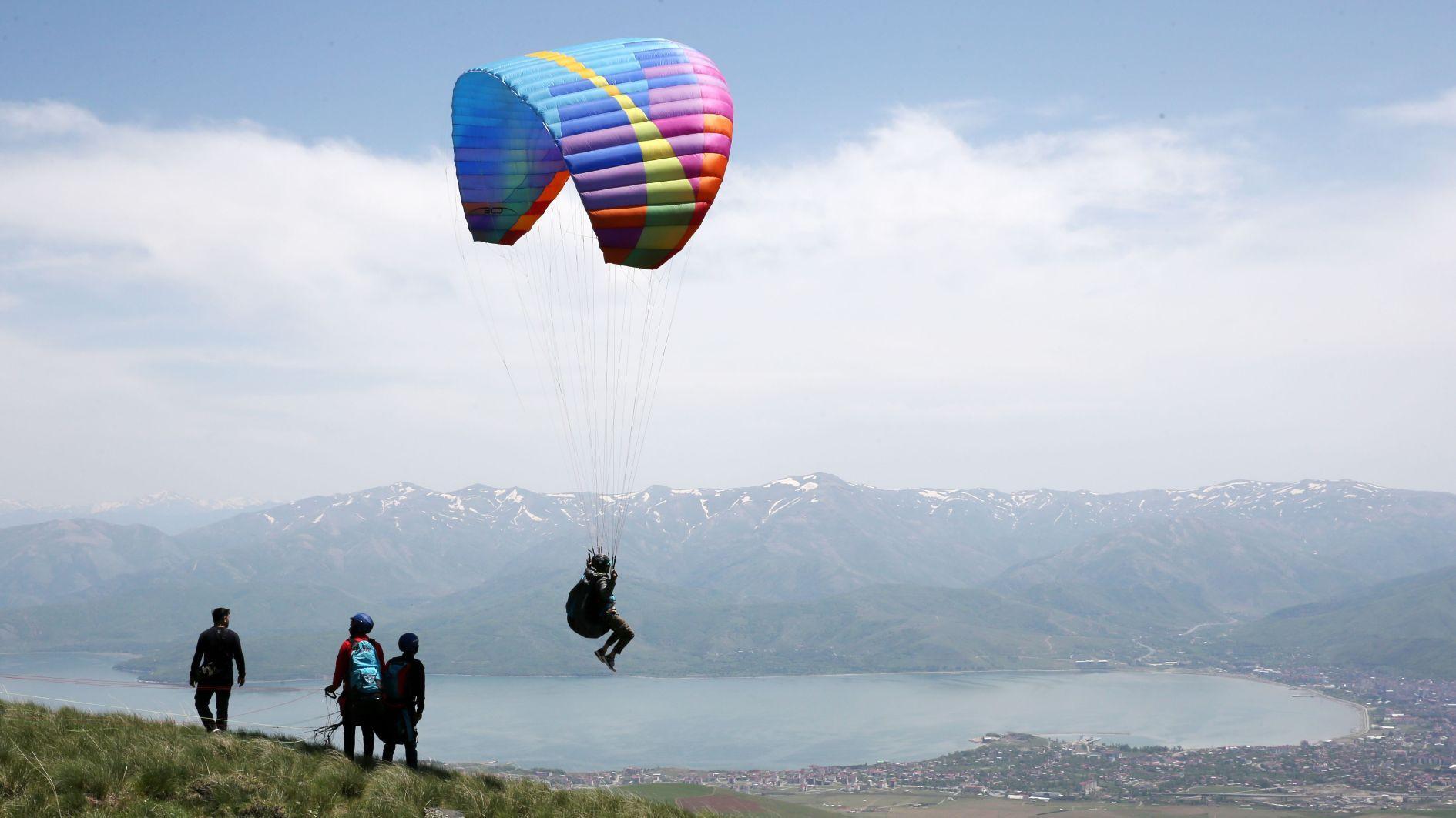 Mount Nemrut favorite spot for paragliders
