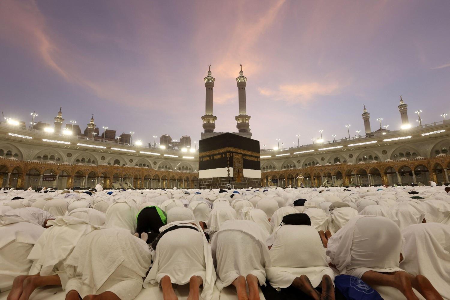 Million-plus pilgrims begin hajj under blazing sun