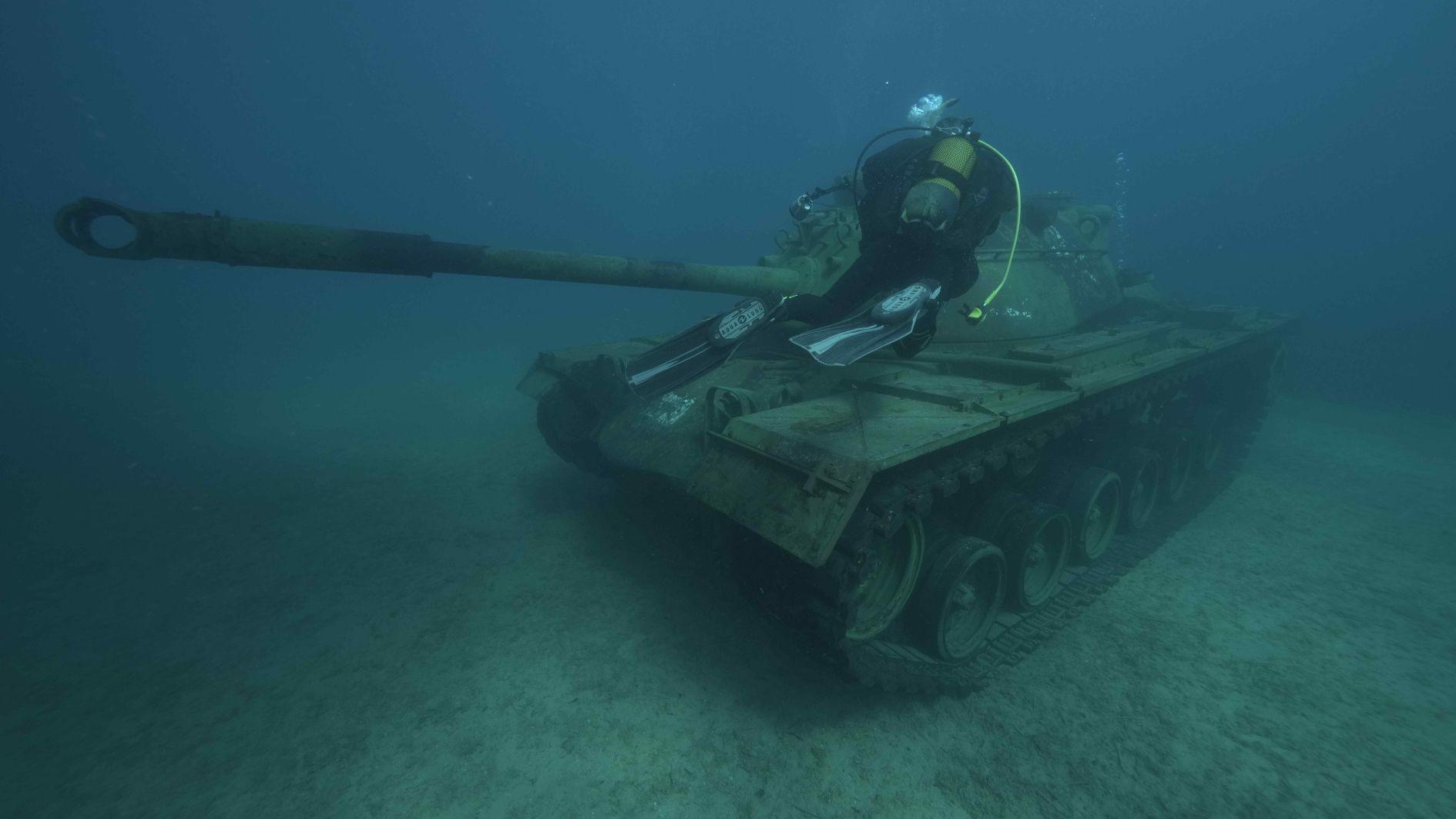 Historic military tank submerged in Saros Bay to boost diving tourism, marine biodiversity