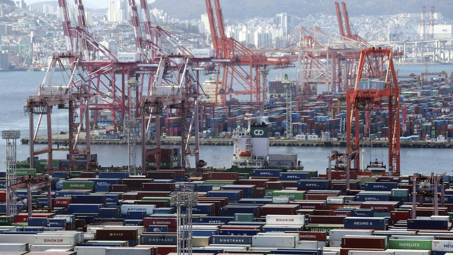 South Koreas economy failed to grow in first quarter