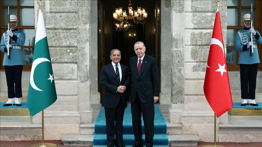 Erdoğan, Pakistani PM discuss regional, global issues