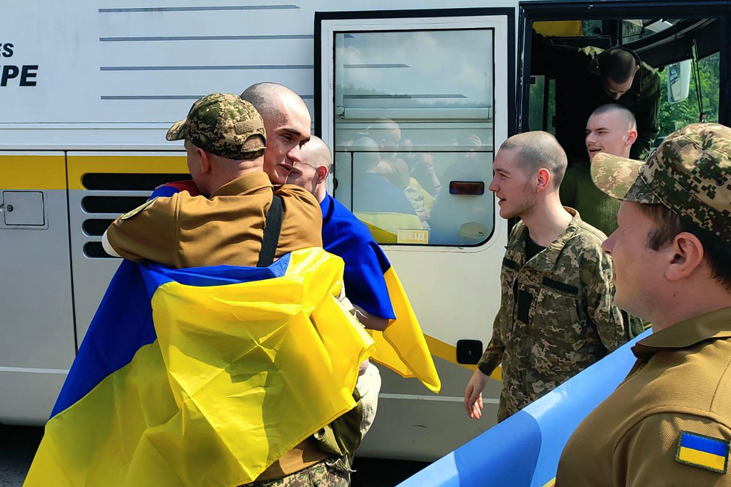 Russia, Ukraine swap first prisoners in large-scale exchange