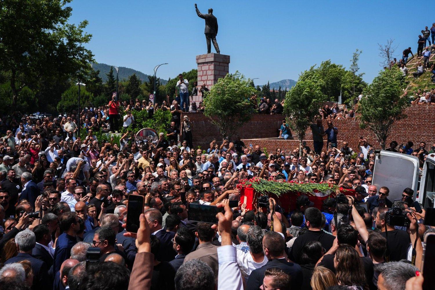 Manisa bids farewell to mayor as condolences pour in