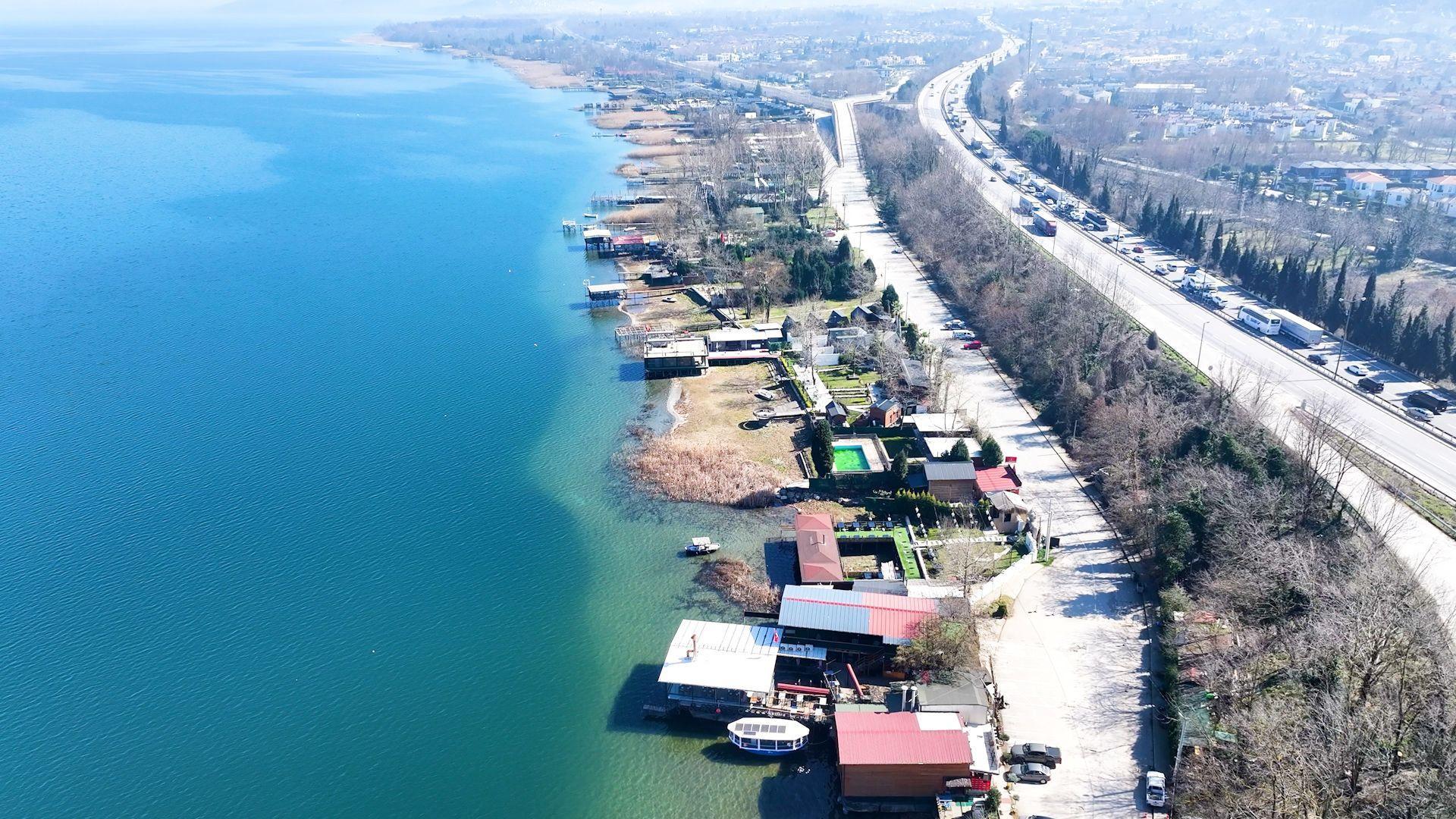 Ministry moves to remove illegal structures at Sapanca Lake shore