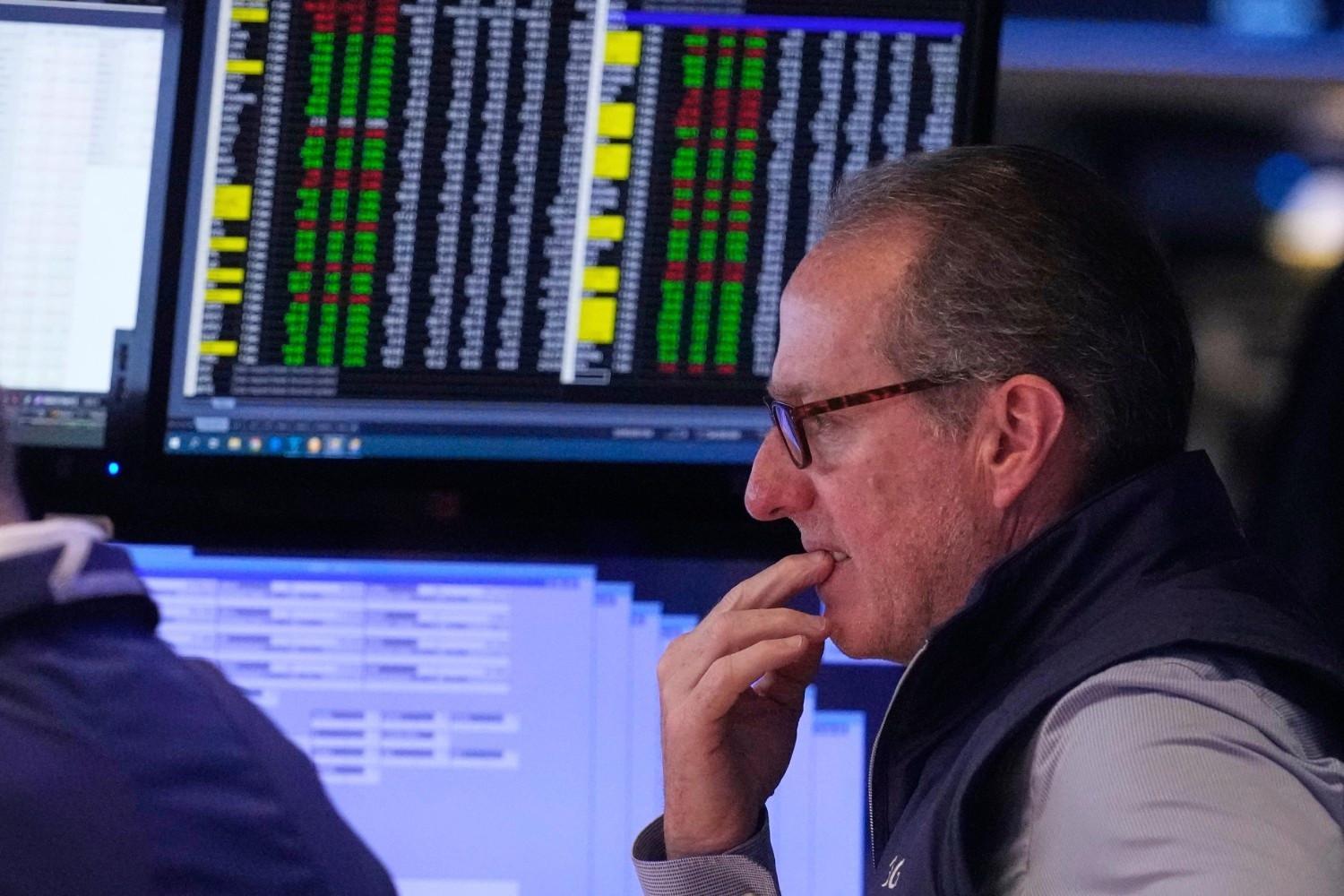 Oil price surges, stocks tumble on Middle East fears