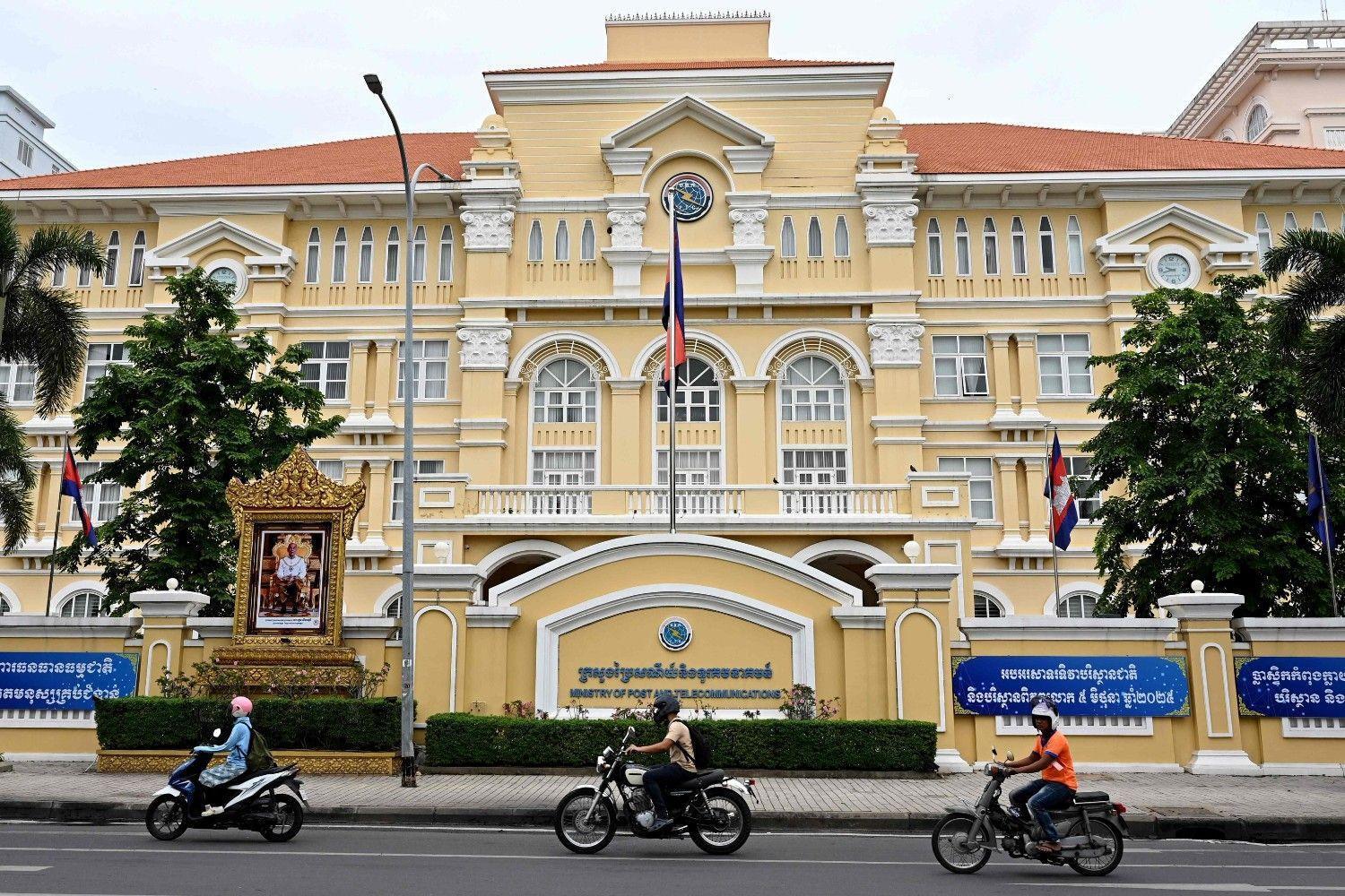 Cambodia orders troops on alert in Thai border spat
