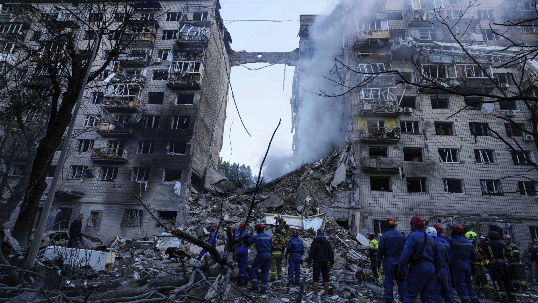 Russian strikes kill 16 in horrific attack on Kiev