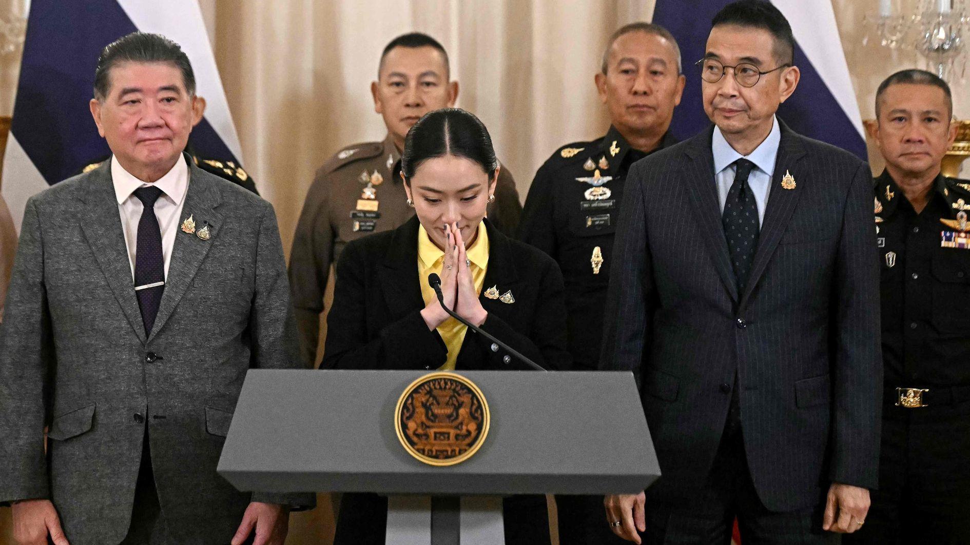 Thai PM apologizes as crisis threatens to topple gov’t