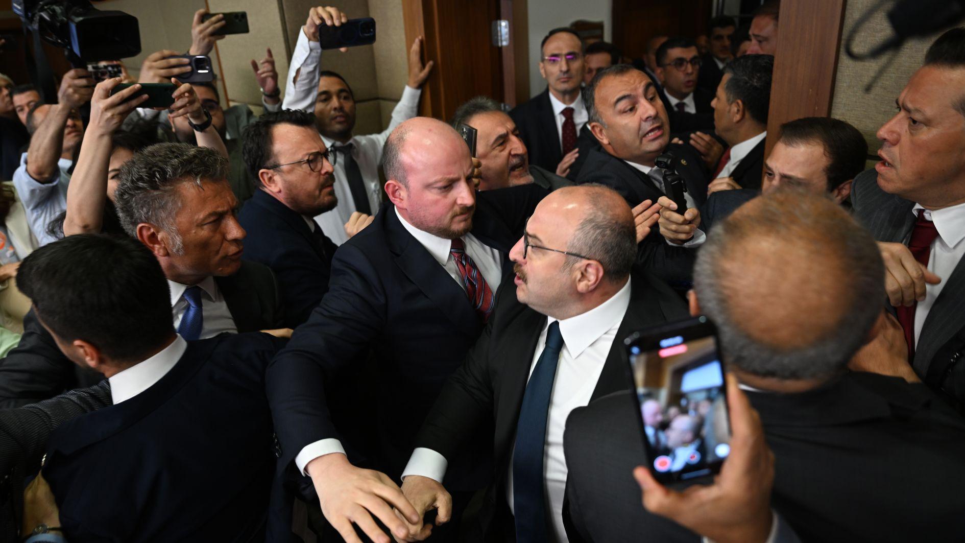 Brawl erupts between AKP, CHP deputies in parliament