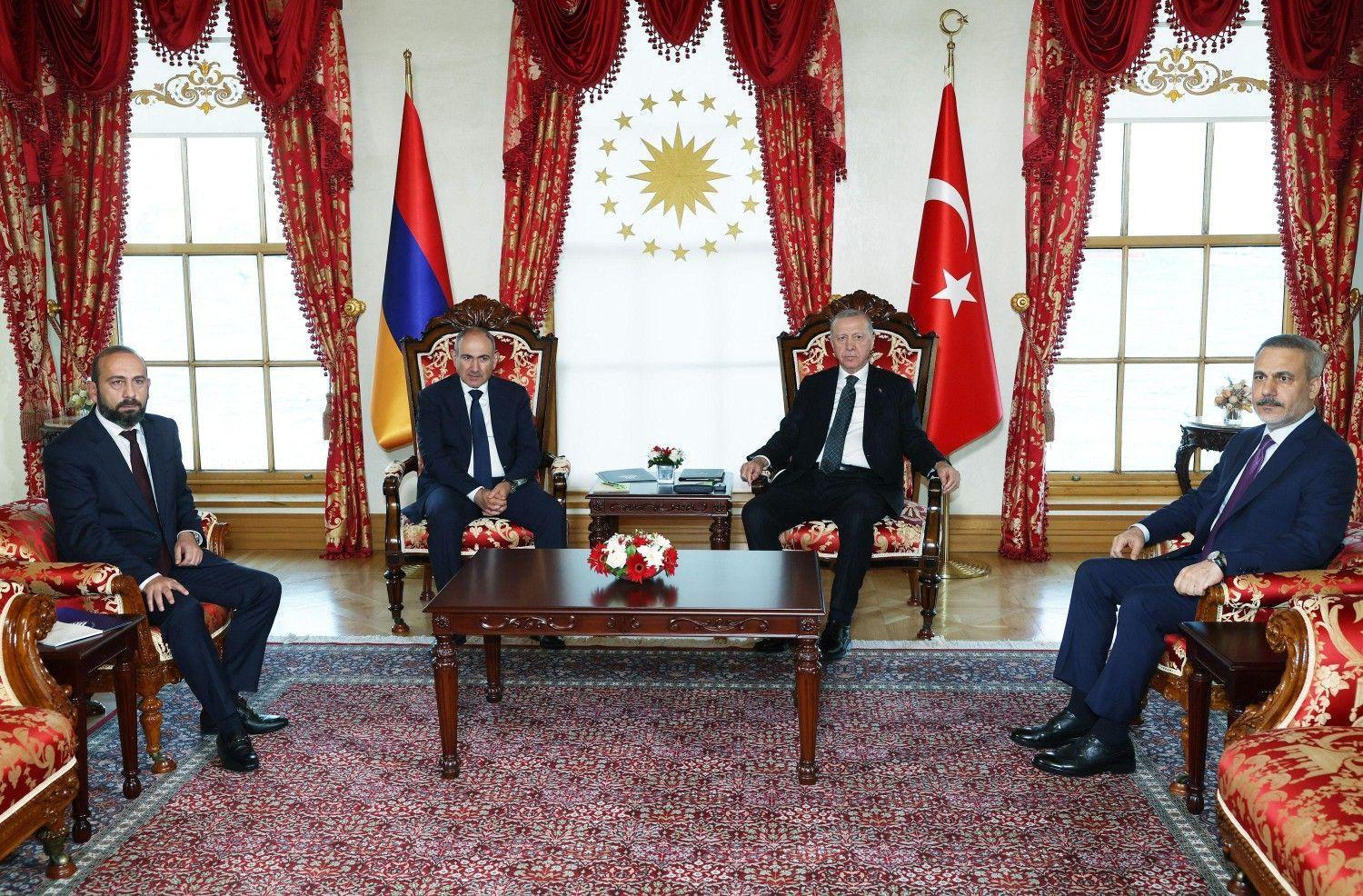 Erdoğan receives Armenia PM on historic Türkiye visit