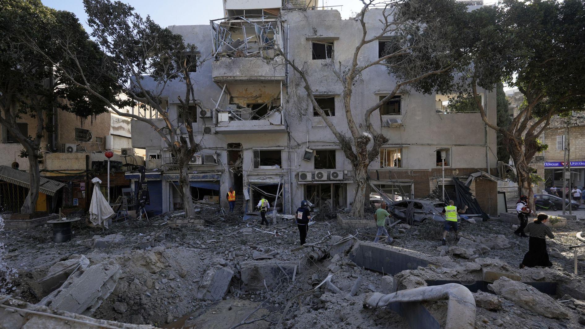 23 hurt, building hit in Israel after Iran missiles
