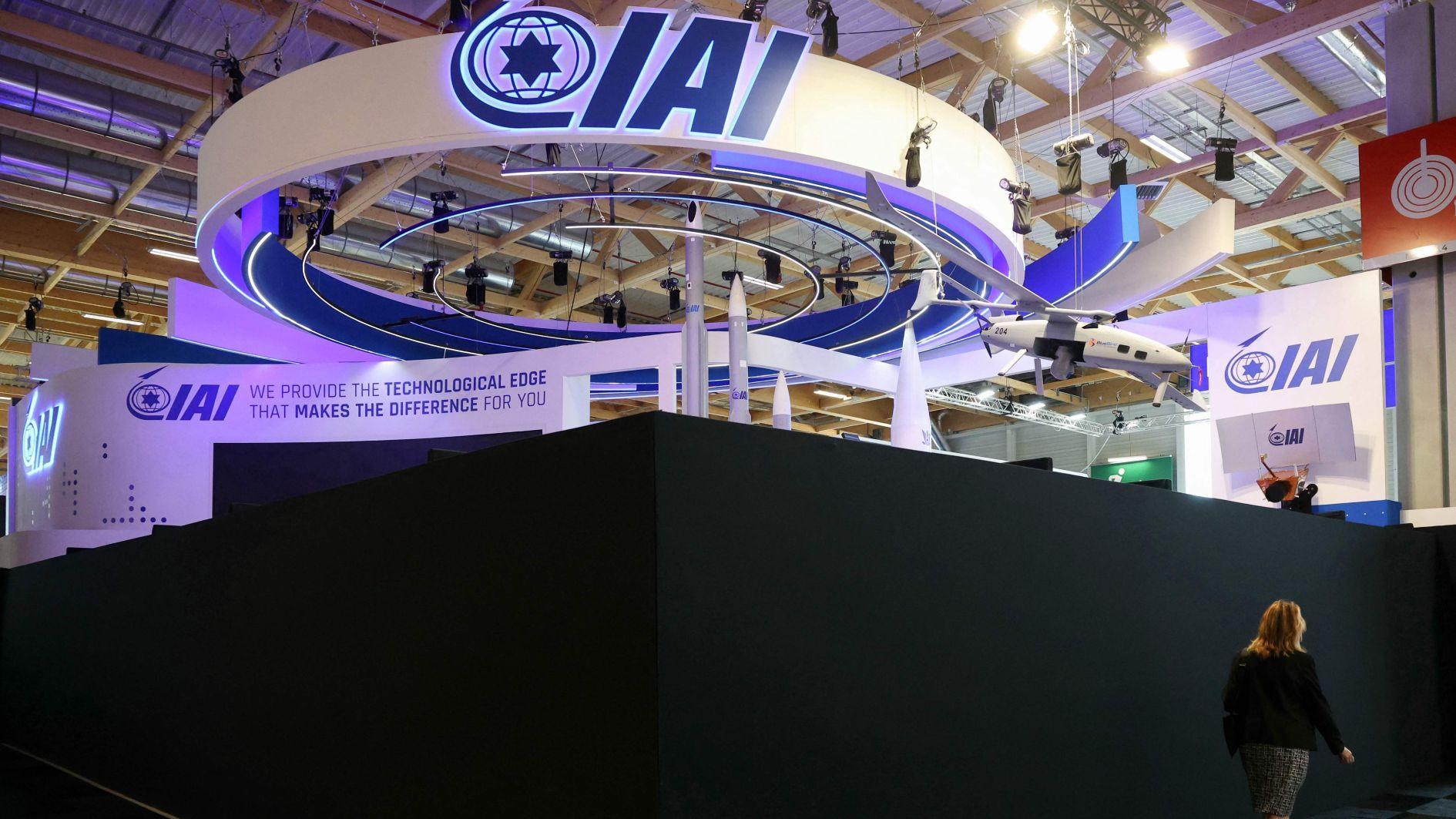 Protesters slam war profiteering at French air fair