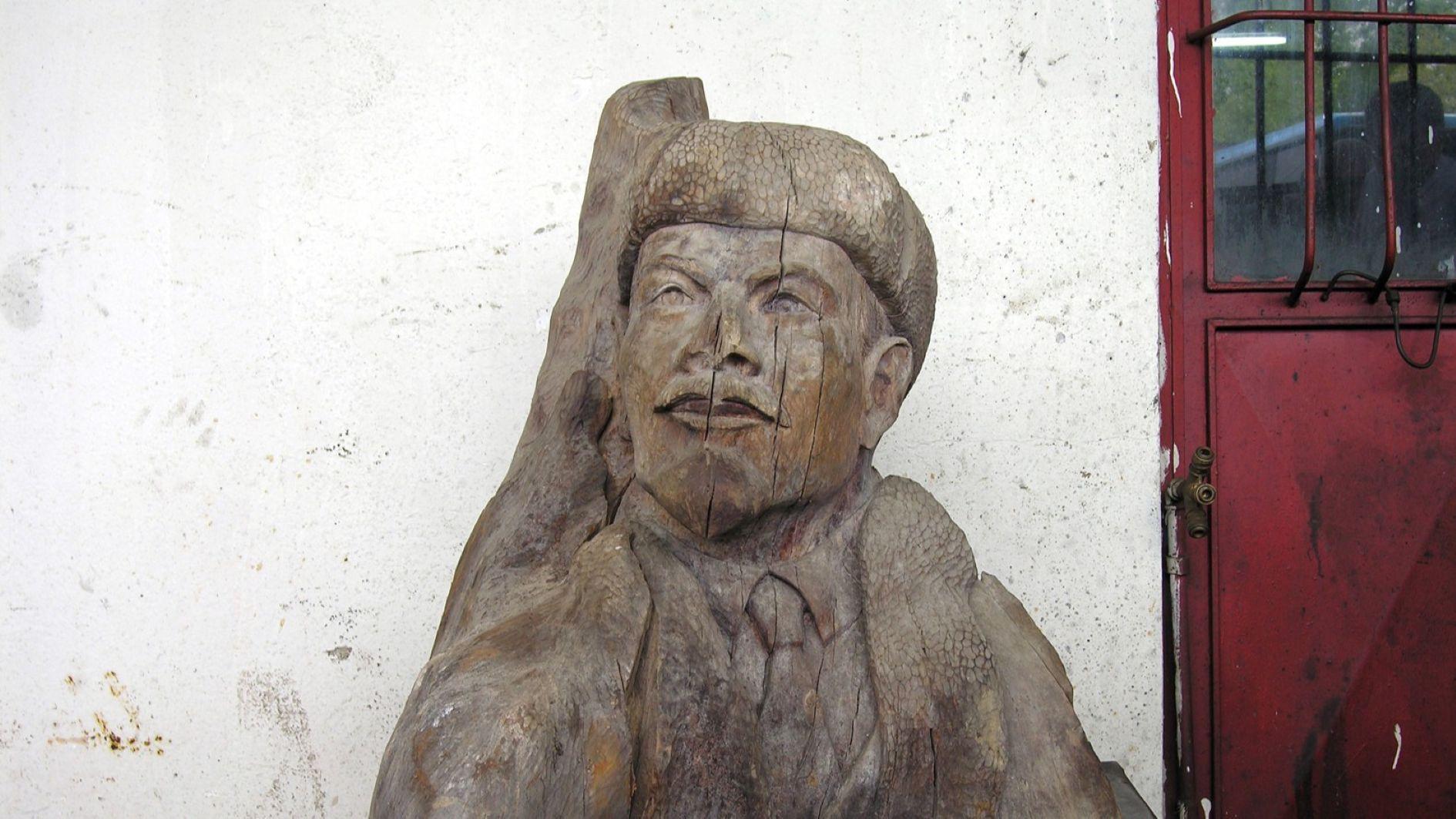 Story of lost Lenin statue resurfaces following public display