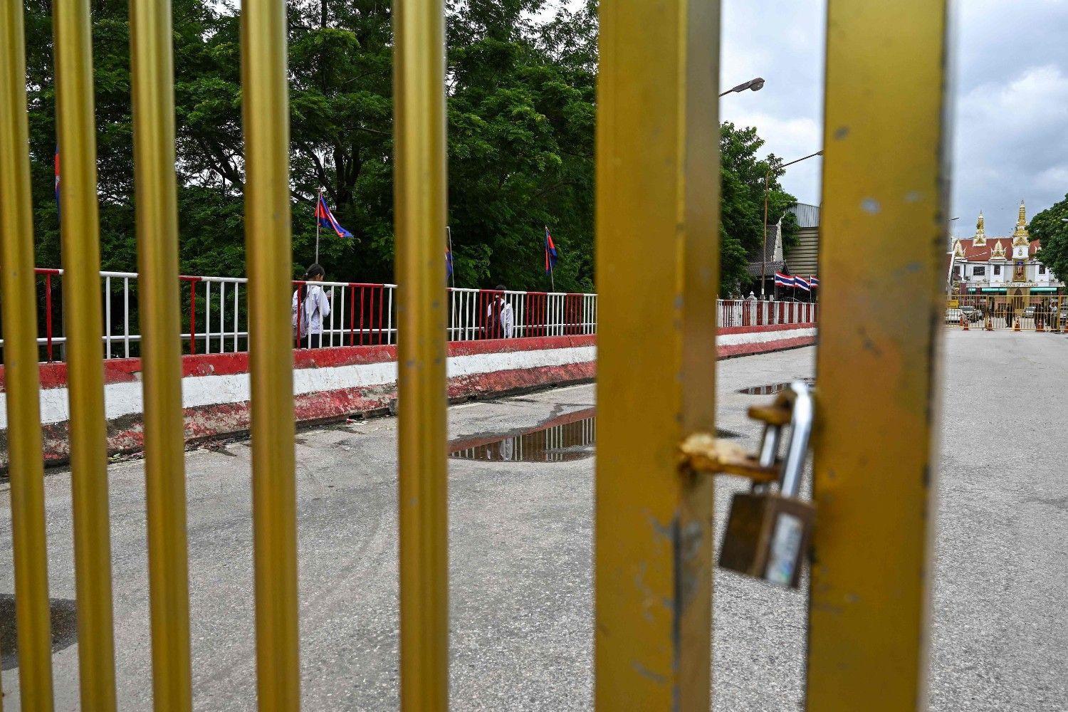 Border confusion as Thailand shuts land crossings with Cambodia