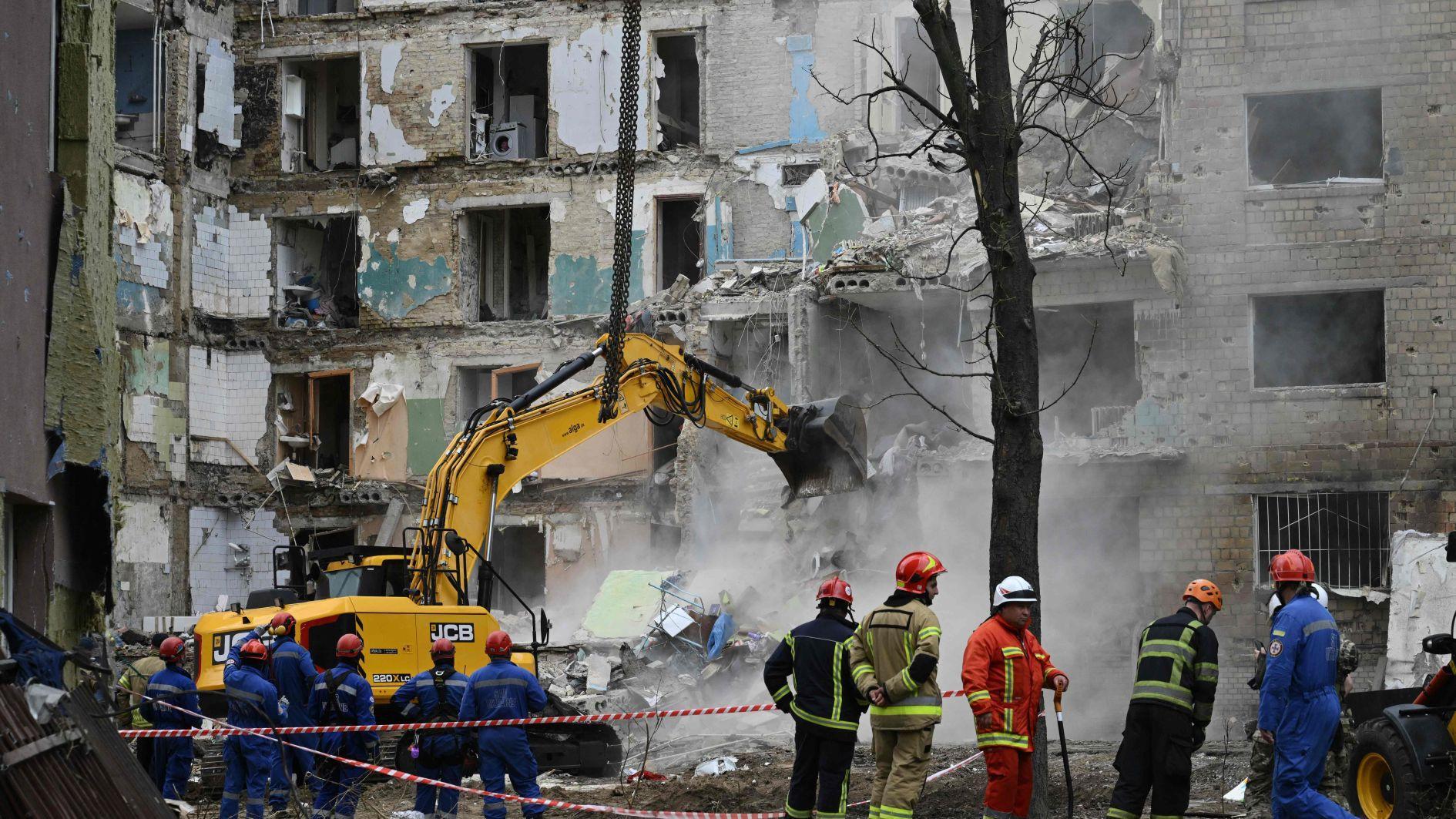Russian strikes kill 11 in Ukraine region under pressure