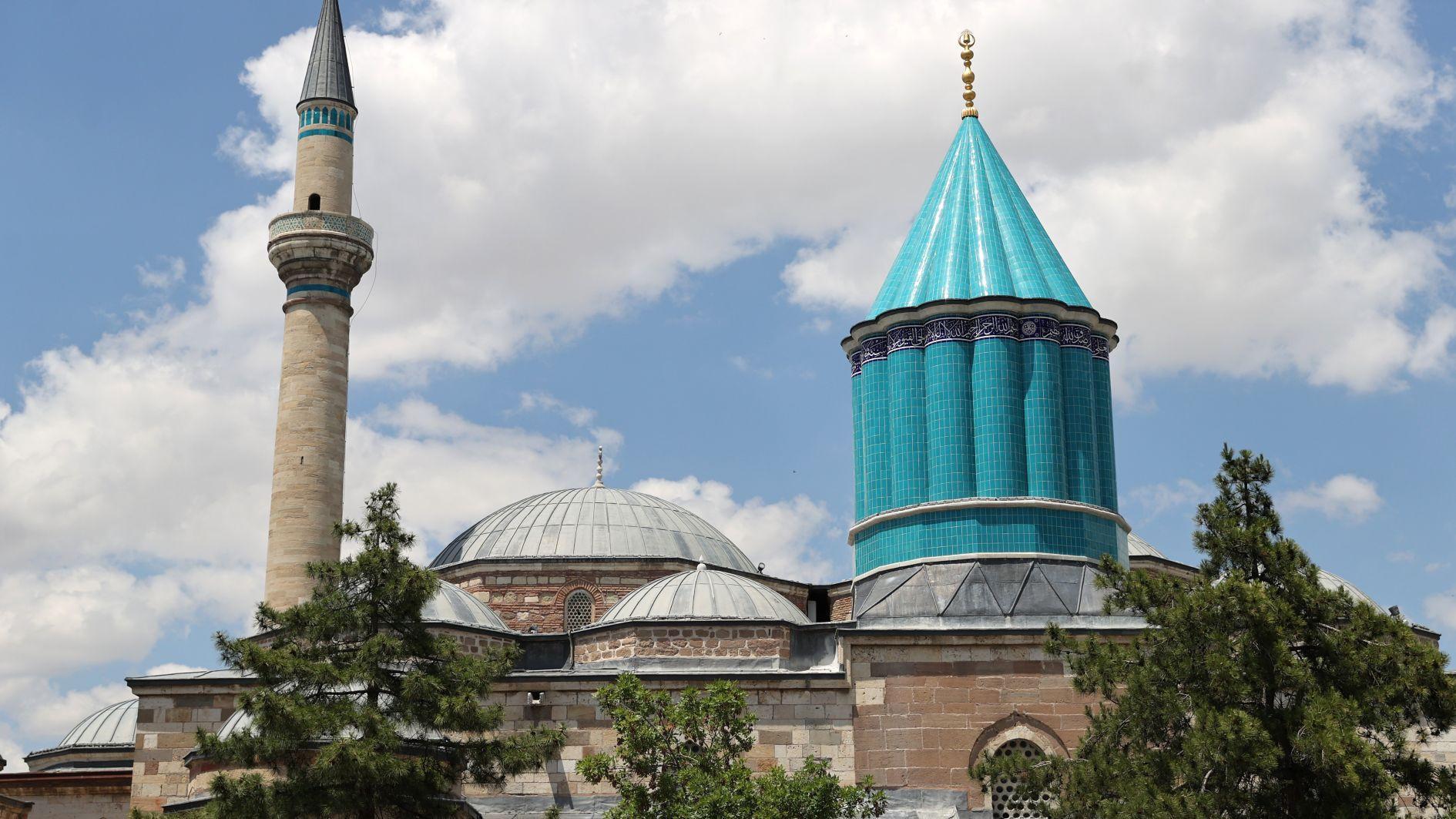 Archaeologist restores Mevlana Museum’s iconic green dome