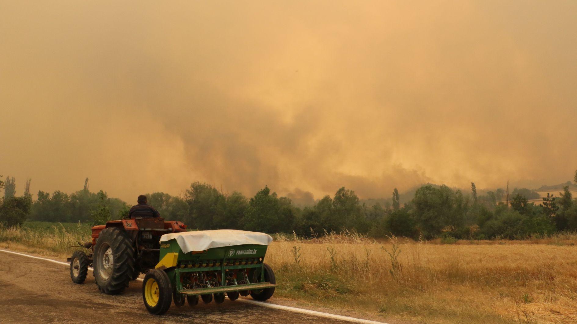 Wildfires continue to sweep Türkiye as several villages evacuated