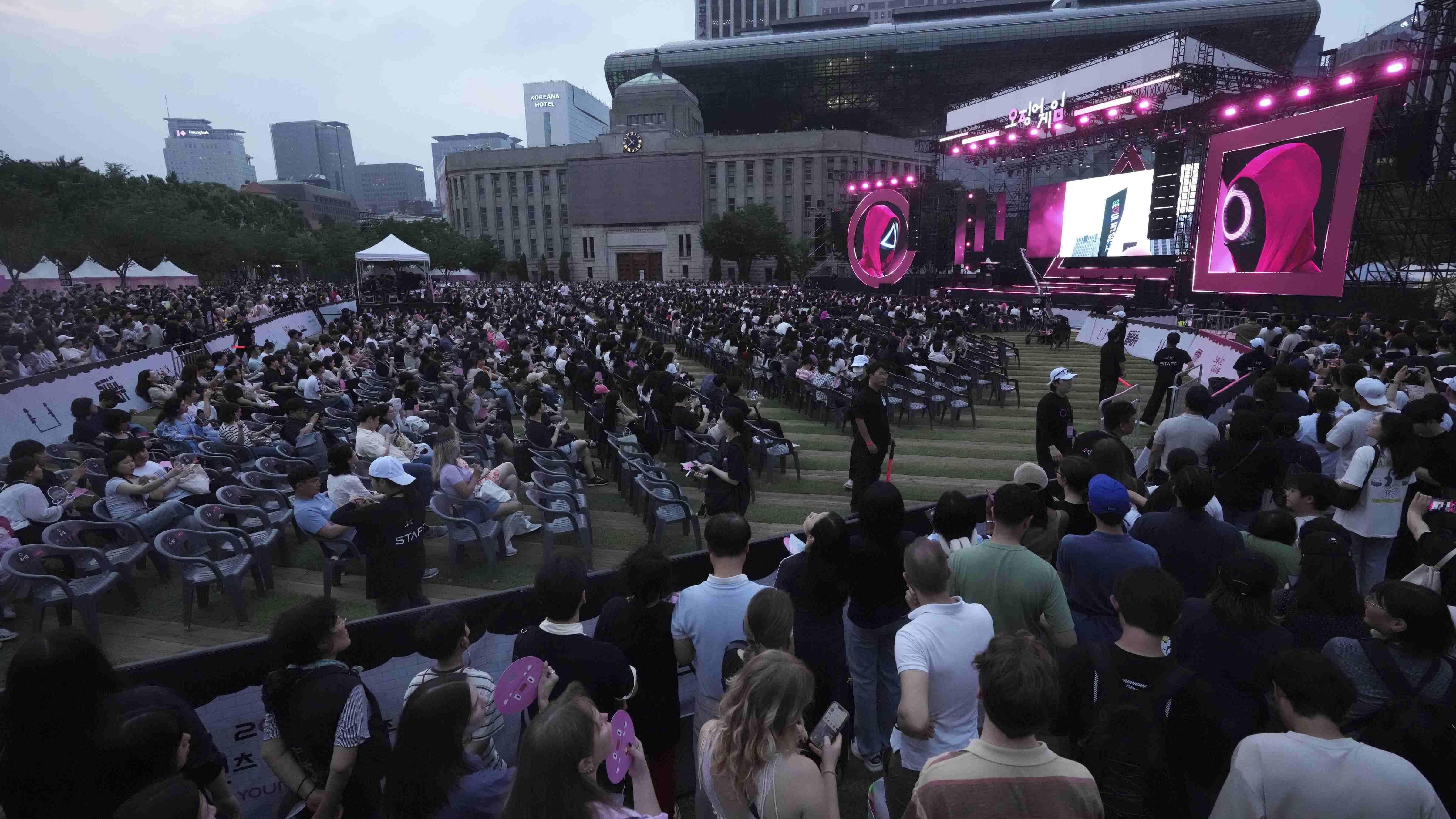 Fans celebrate Squid Game finale with Seoul parade