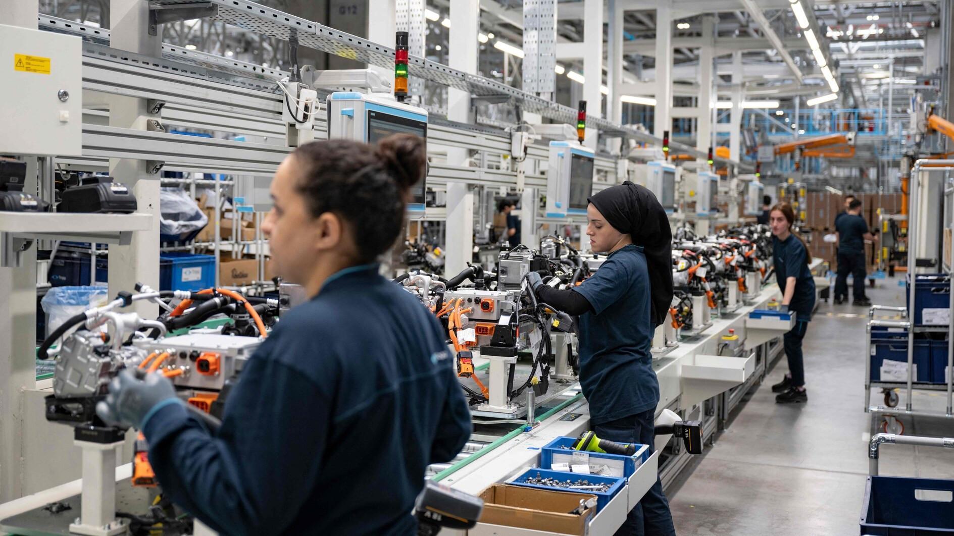 Unemployment rate declines to 8.4 percent in May