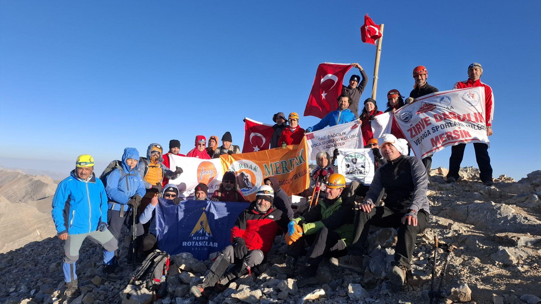 Mountaineers commemorate Türkiye’s first climber in Mersin