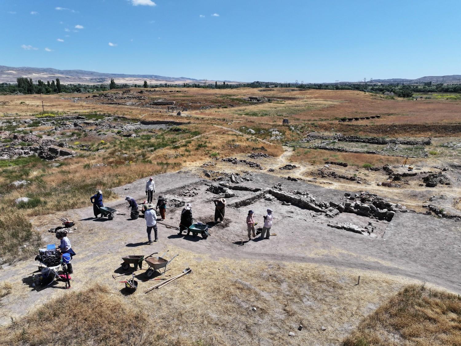 Archaeologists from 25 countries unearth traces of early civilization at Kültepe