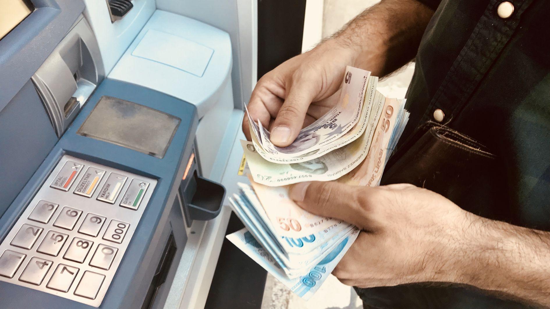 Banks see looser credit conditions in third quarter