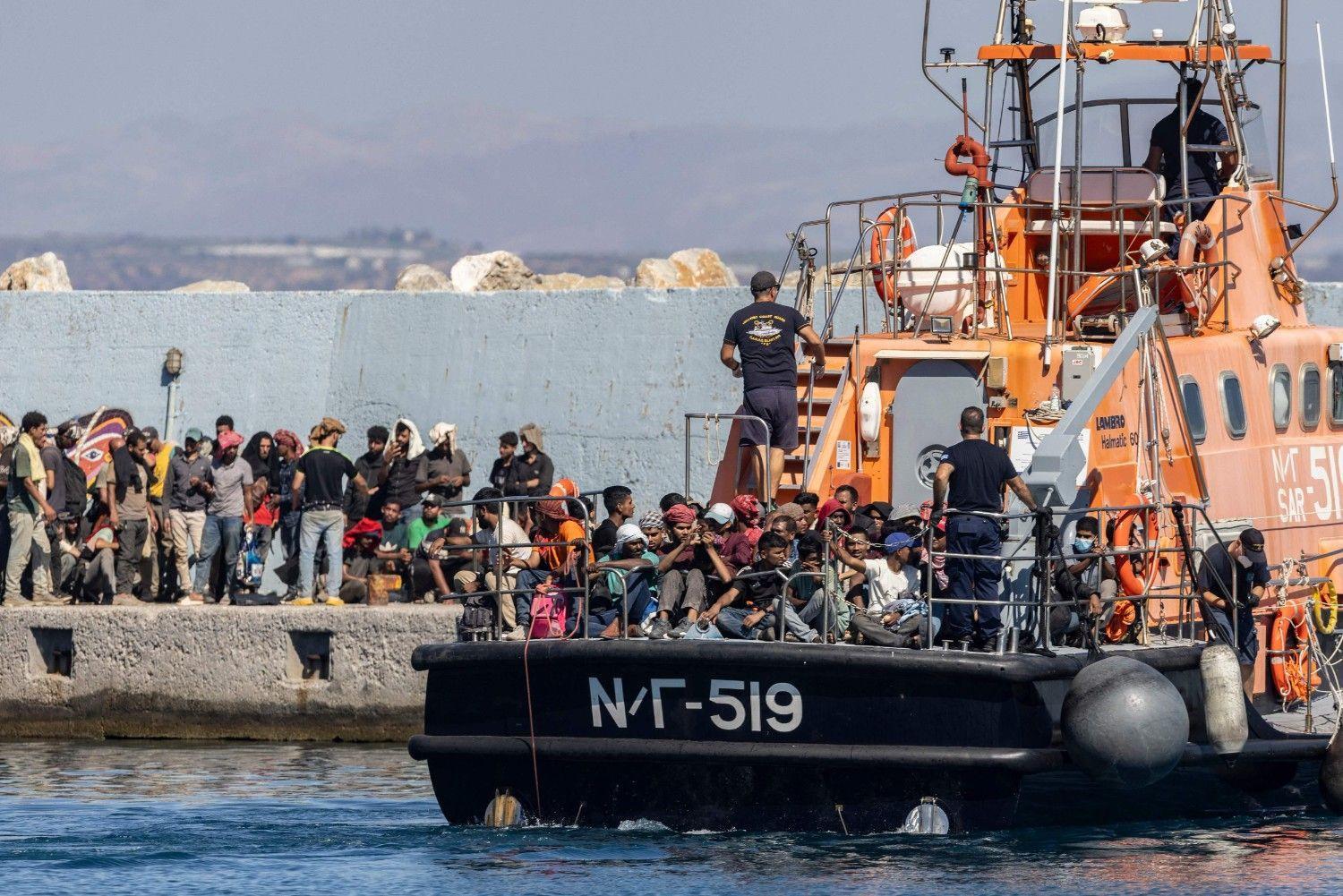 Hundreds more asylum-seekers found near Crete: Coastguard