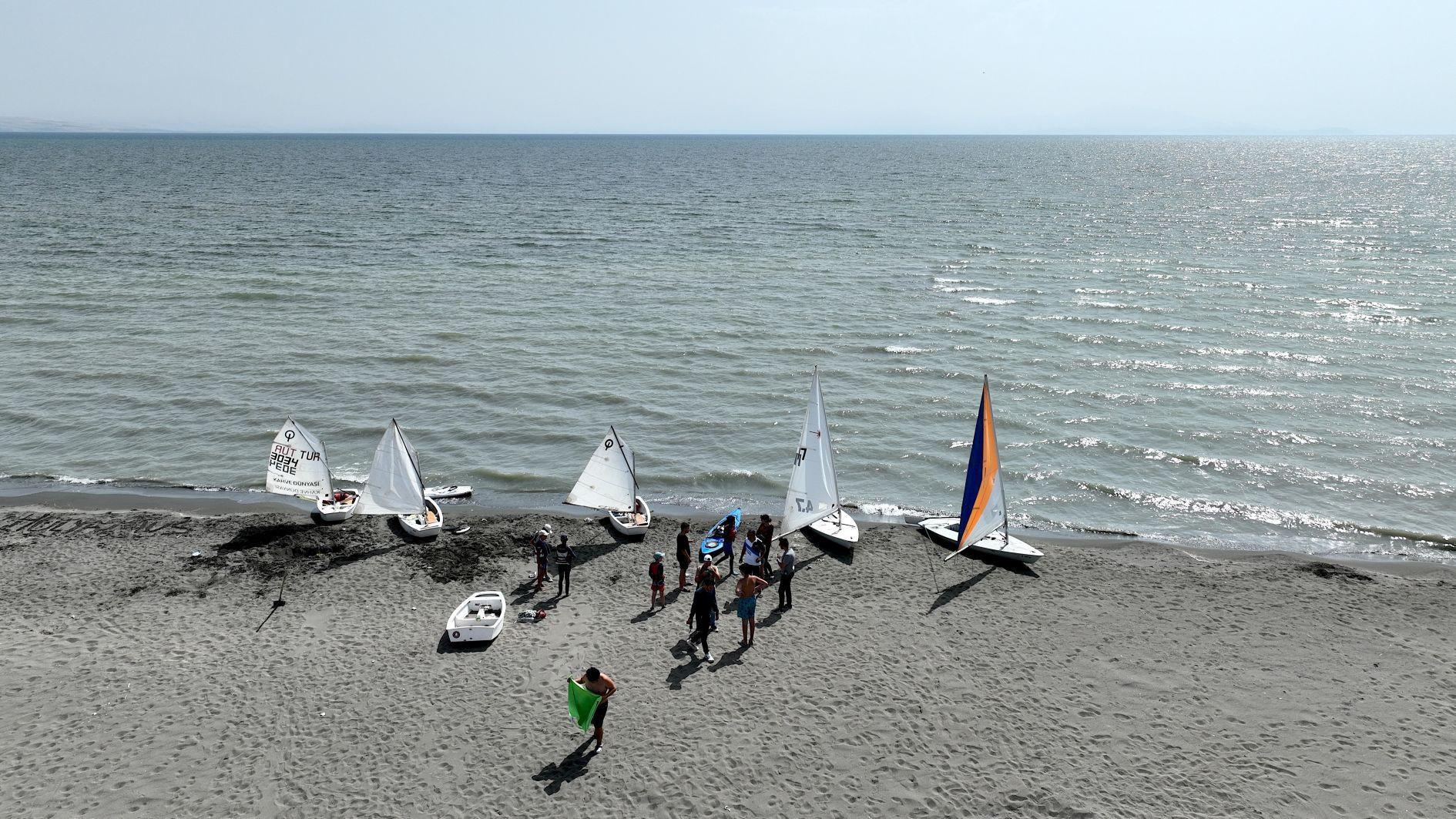 Van Lake hosts new wave of young sailing enthusiasts