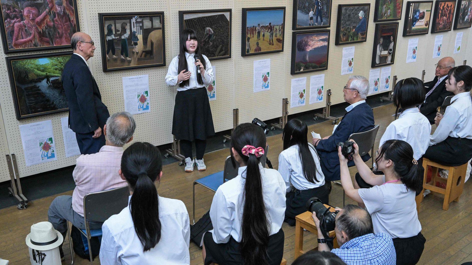 Hiroshima teens relay atom bomb horror with art