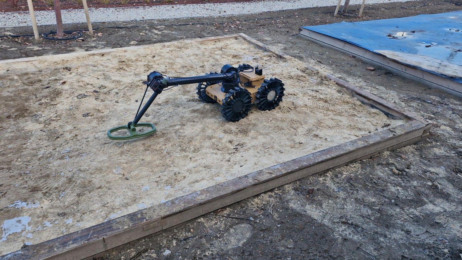 Turkish firms unveil mine-detecting robot at IDEF 2025
