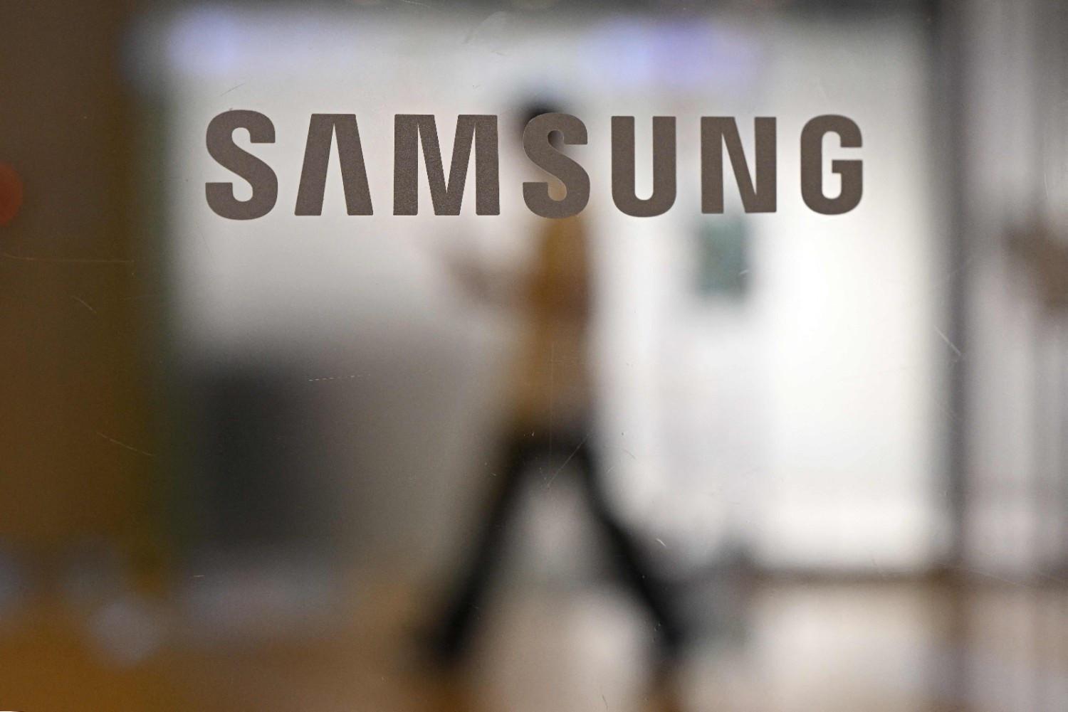 Samsung flags steep drop in operating profit on US chip woes