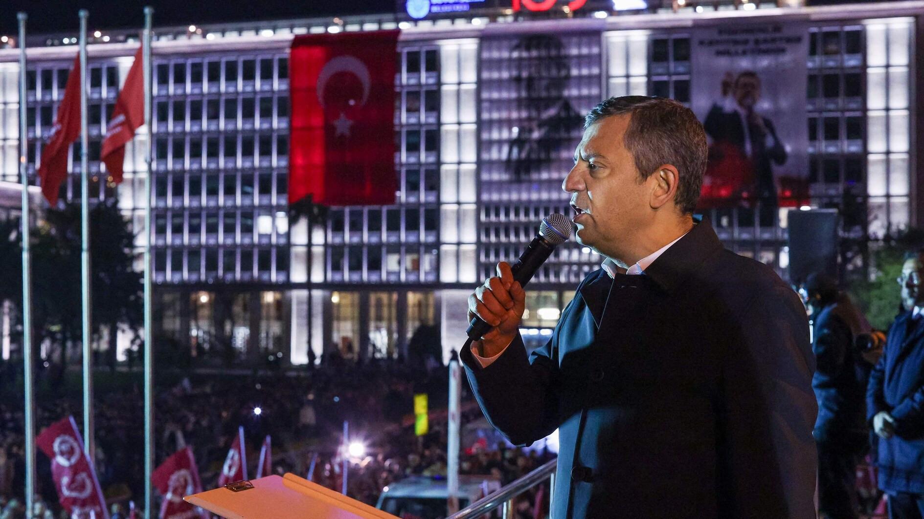 CHPs Özel faces probe over remarks against president