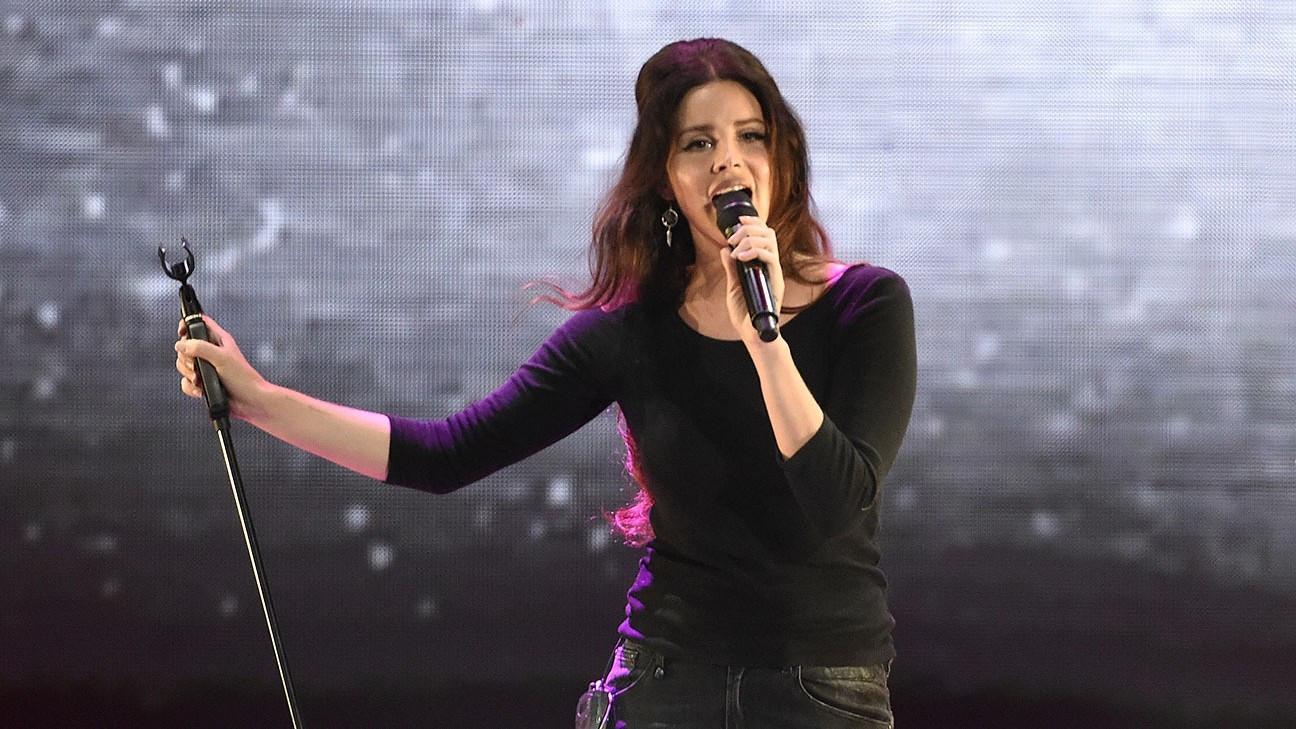 Lana Del Rey voices hope for peace in the Middle East