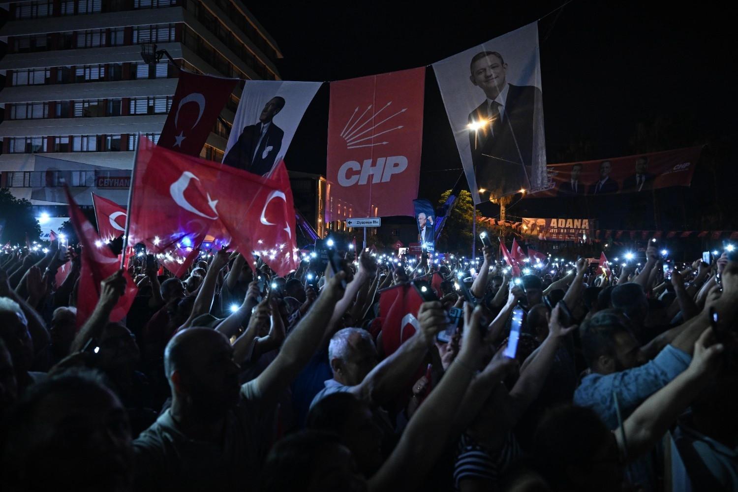 CHP protests arrest of Adana mayor in crowded rally