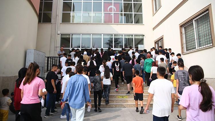 Unprecedented top scores in Türkiye’s high school entrance exam sparks debate