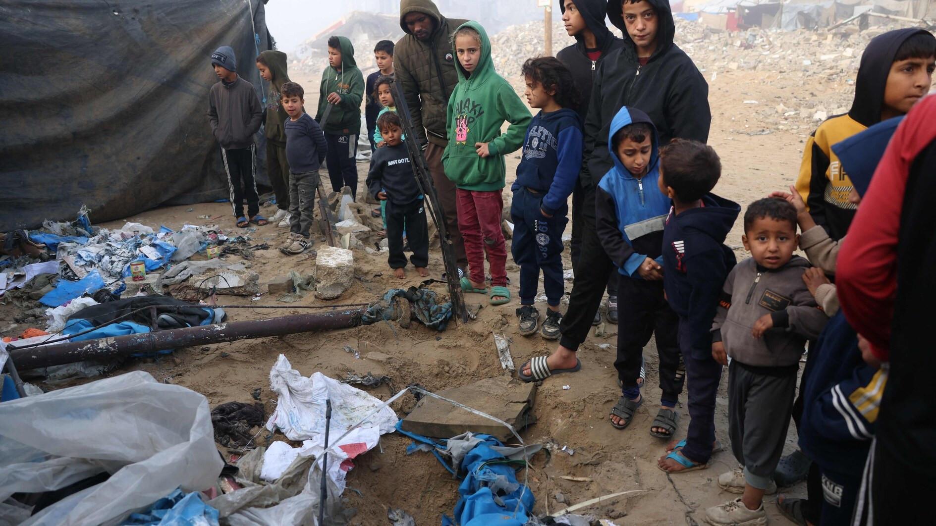 Israeli strikes kill 43, including children awaiting water in Gaza