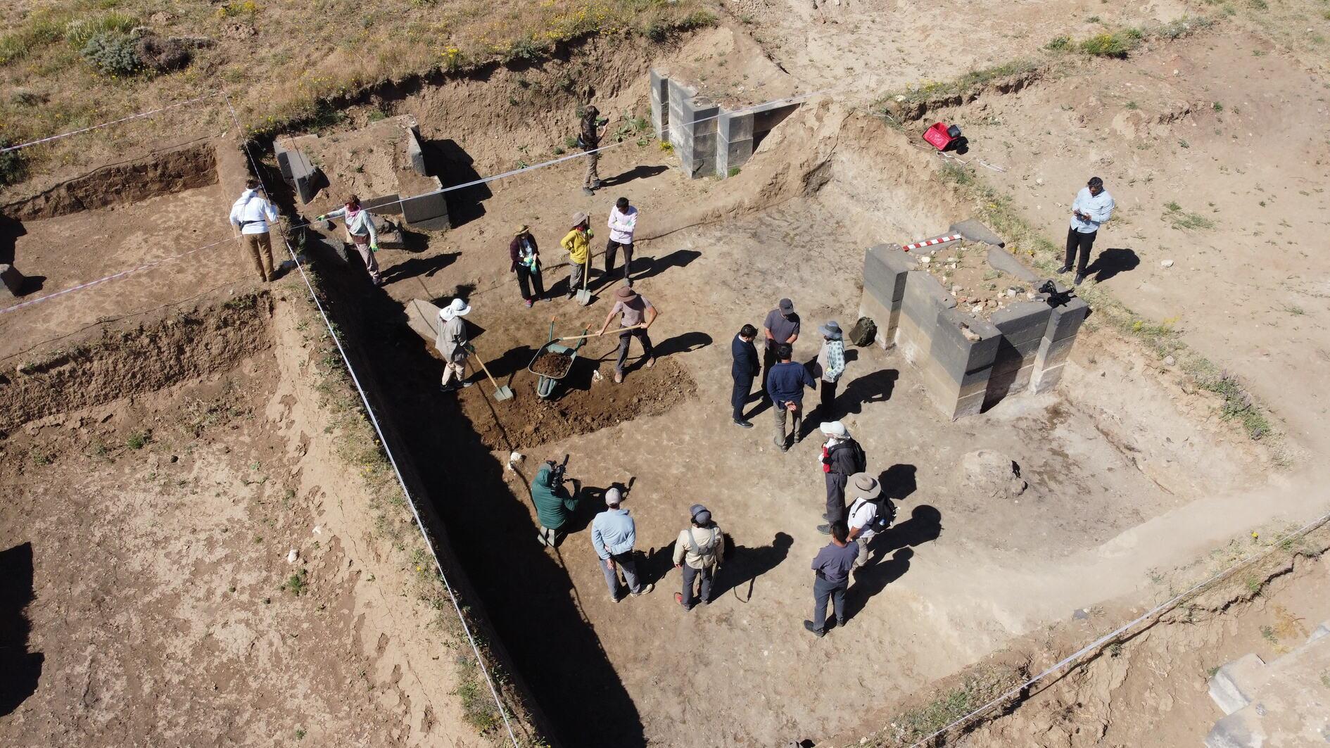 Monumental columns discovered at Urartian Castle
