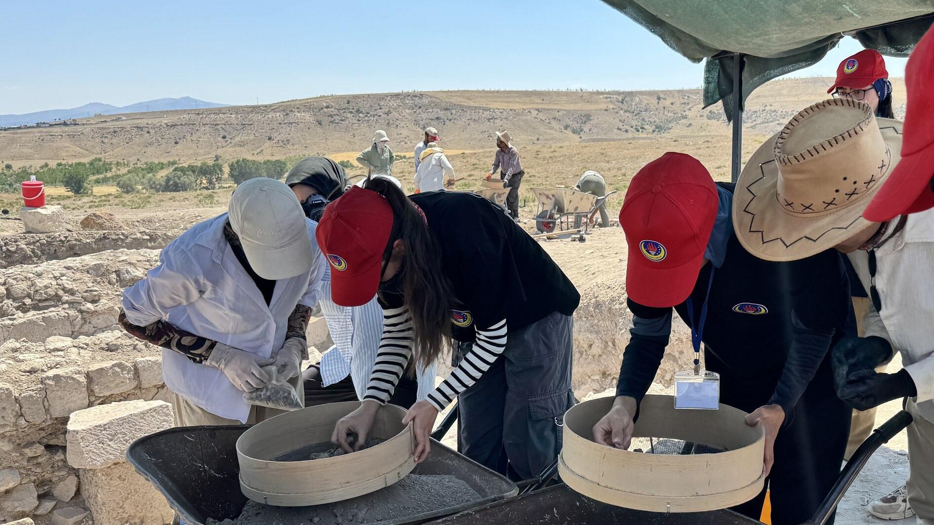 High school students join summer excavations at Konya archaeological site