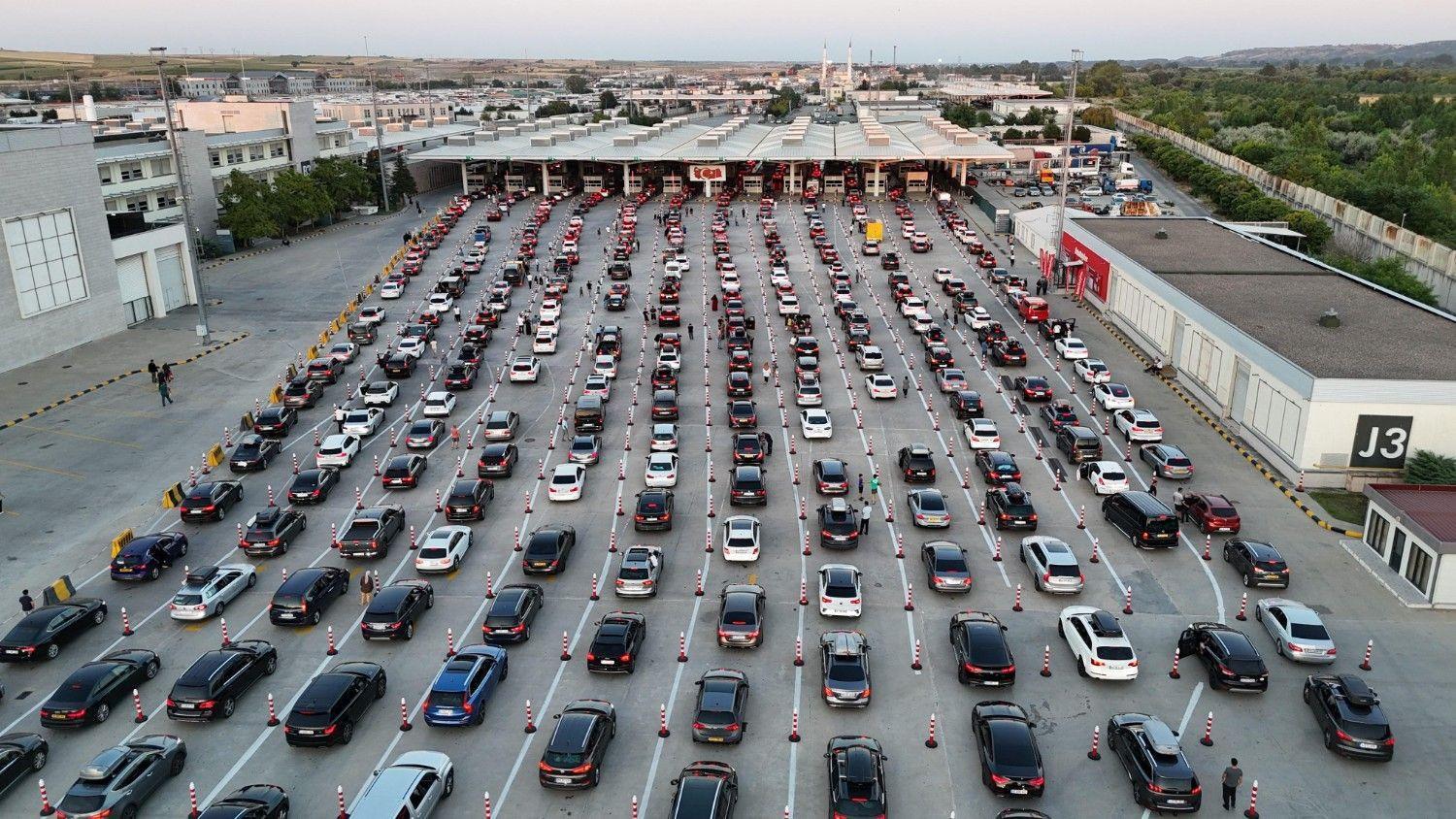 Edirne border crossings see record-breaking influx of expats