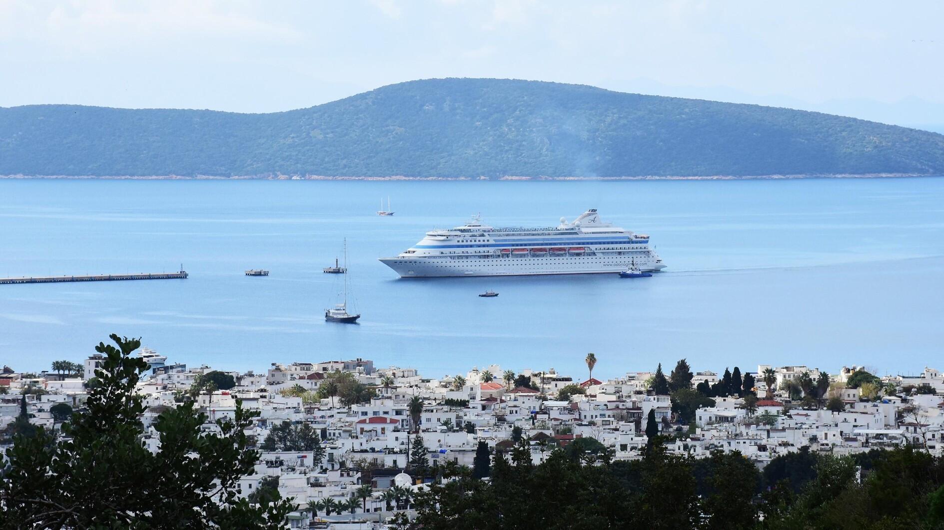 Cruise ship traffic at ports rises 18 percent in first half of 2025