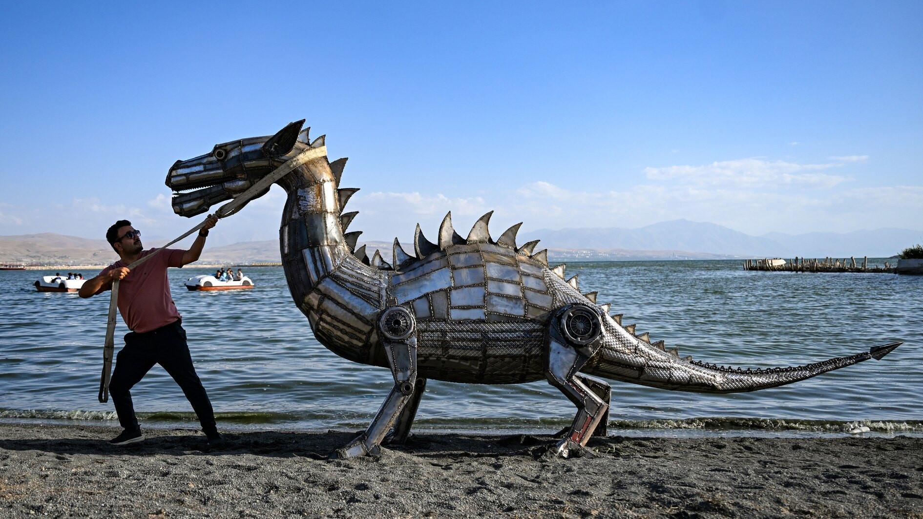Iranian sculptor builds ‘Van Lake Monster’