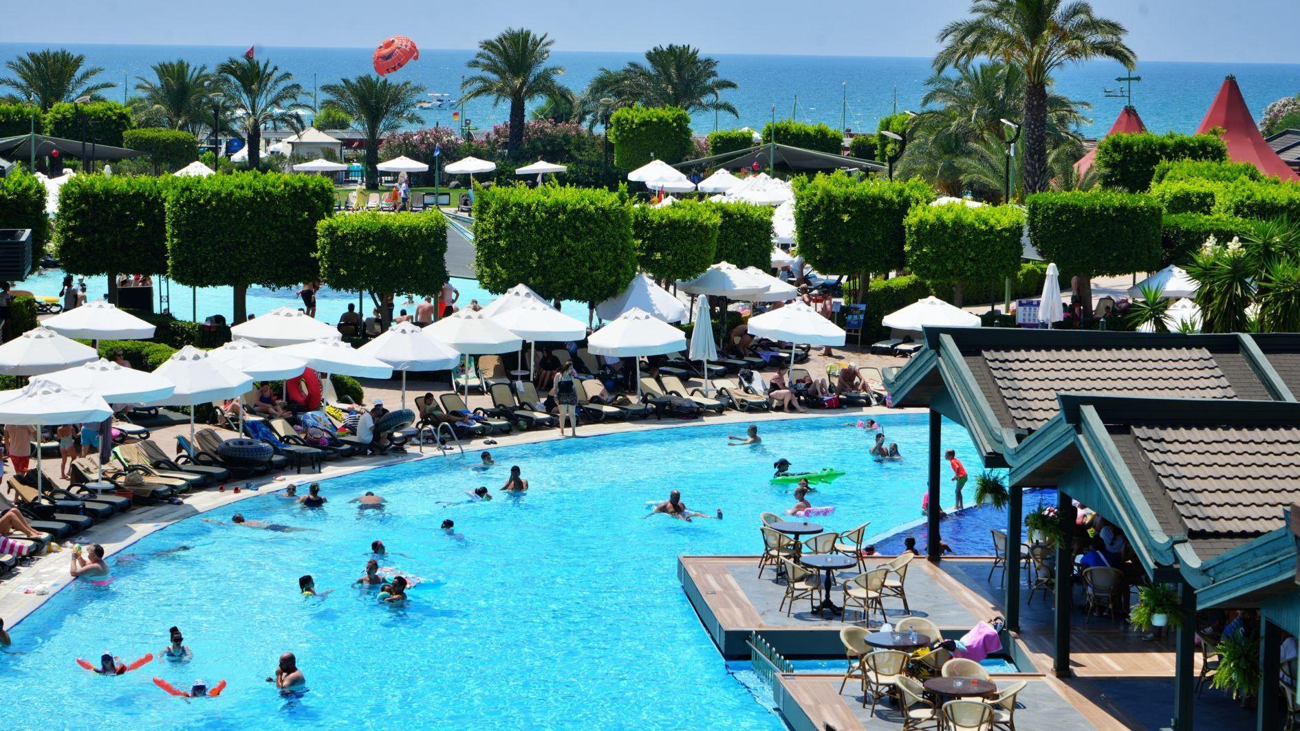 Antalya may fall short of tourist goals due to geopolitical tensions