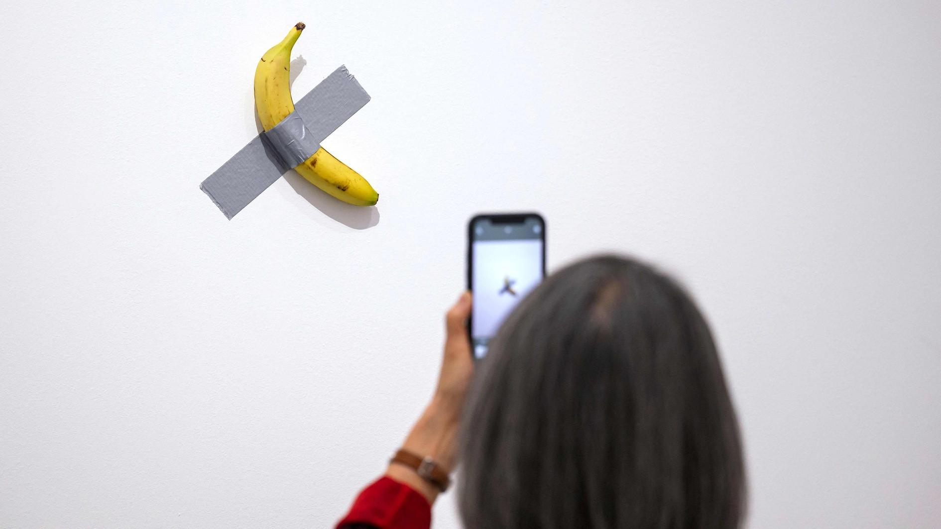 France museum-goer eats million-dollar banana taped to wall